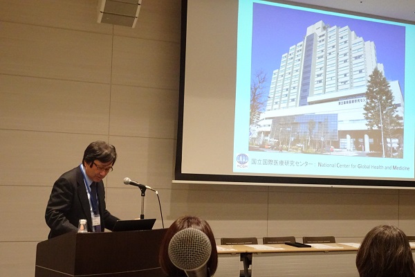 日ノ下科長の発表の様子