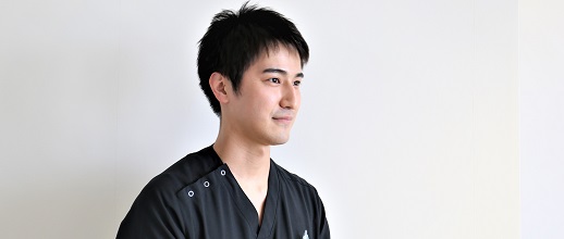 脳神経外科医師　竹谷　俊輔