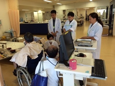 ベッドサイドでの嚥下評価見学